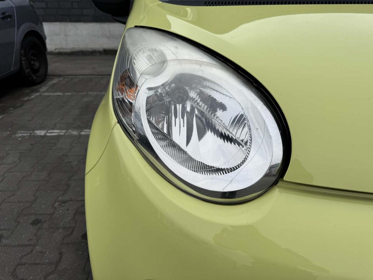 Citroen C1 original Scheinwerfer vorn rechts Halogen oberhalb vergilbt Bj.2007